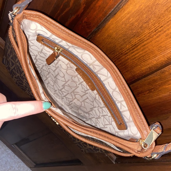 CALVIN KLEIN CROSSBODY PURSE - Picture 5 of 13